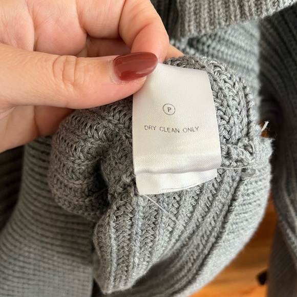 Ruffle sweater - Picture 2 of 5